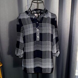 Banana Republic Black/White lines XS Womans Chiffon Top